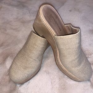 Excellent condition Donald Pliner clogs